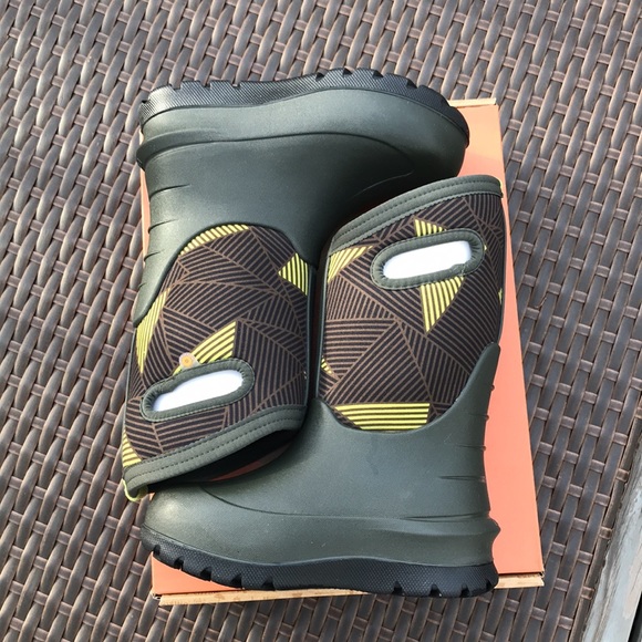 Bogs Insulated Waterproof Boots, Toddler 10, 11, Neo Classic Big Geo, Boys - Picture 5 of 15